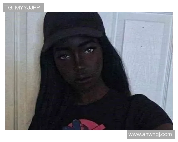 黑人足球明星女孩的魅力与风采引领潮流的时尚新风尚