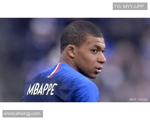 足球明星姆巴佩雕像揭幕引发全球球迷热议与赞叹