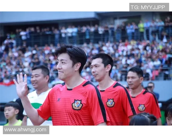 中国足球明星如何在广告市场中崭露头角与品牌合作的成功案例分析